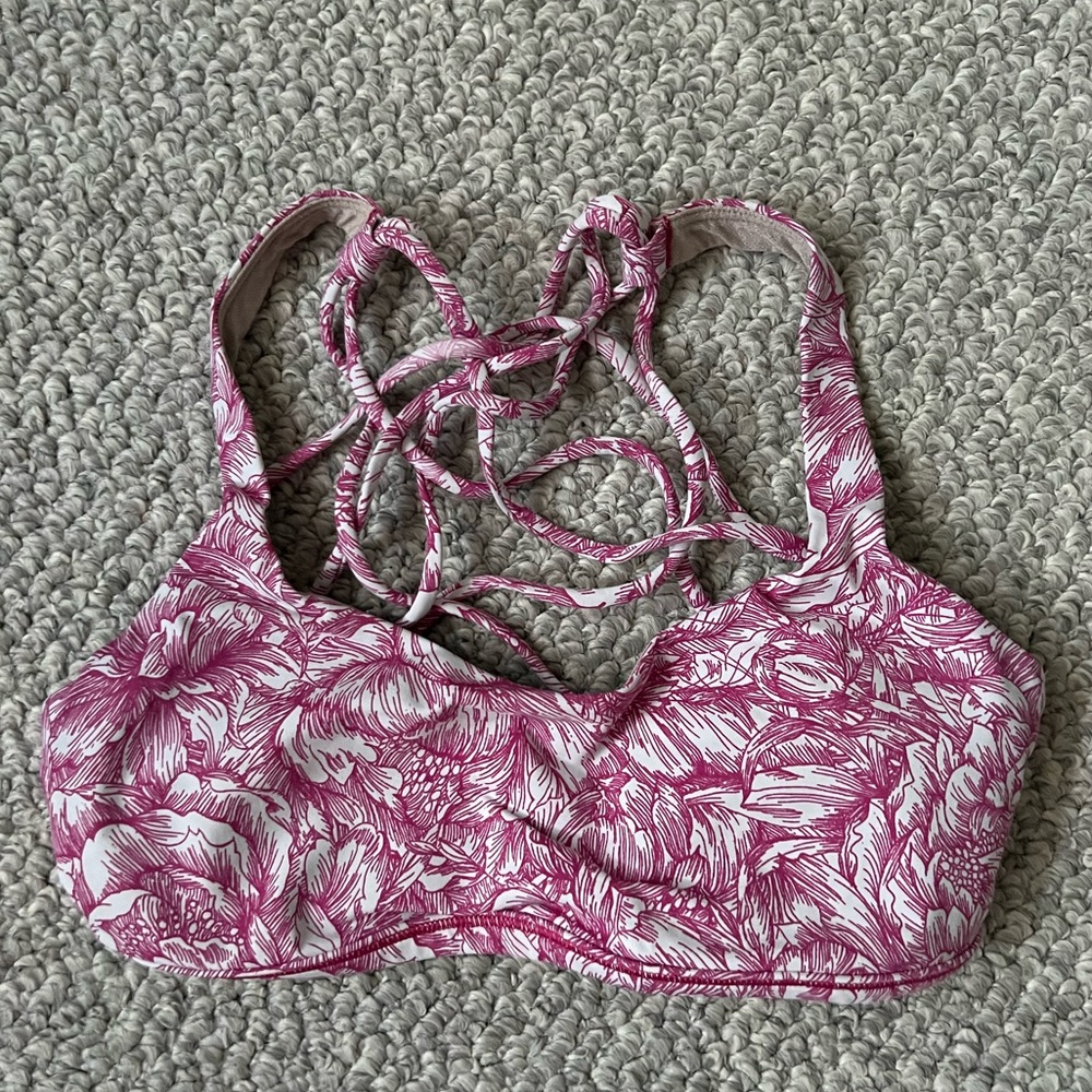 Lululemon sports bra hardly ever worn